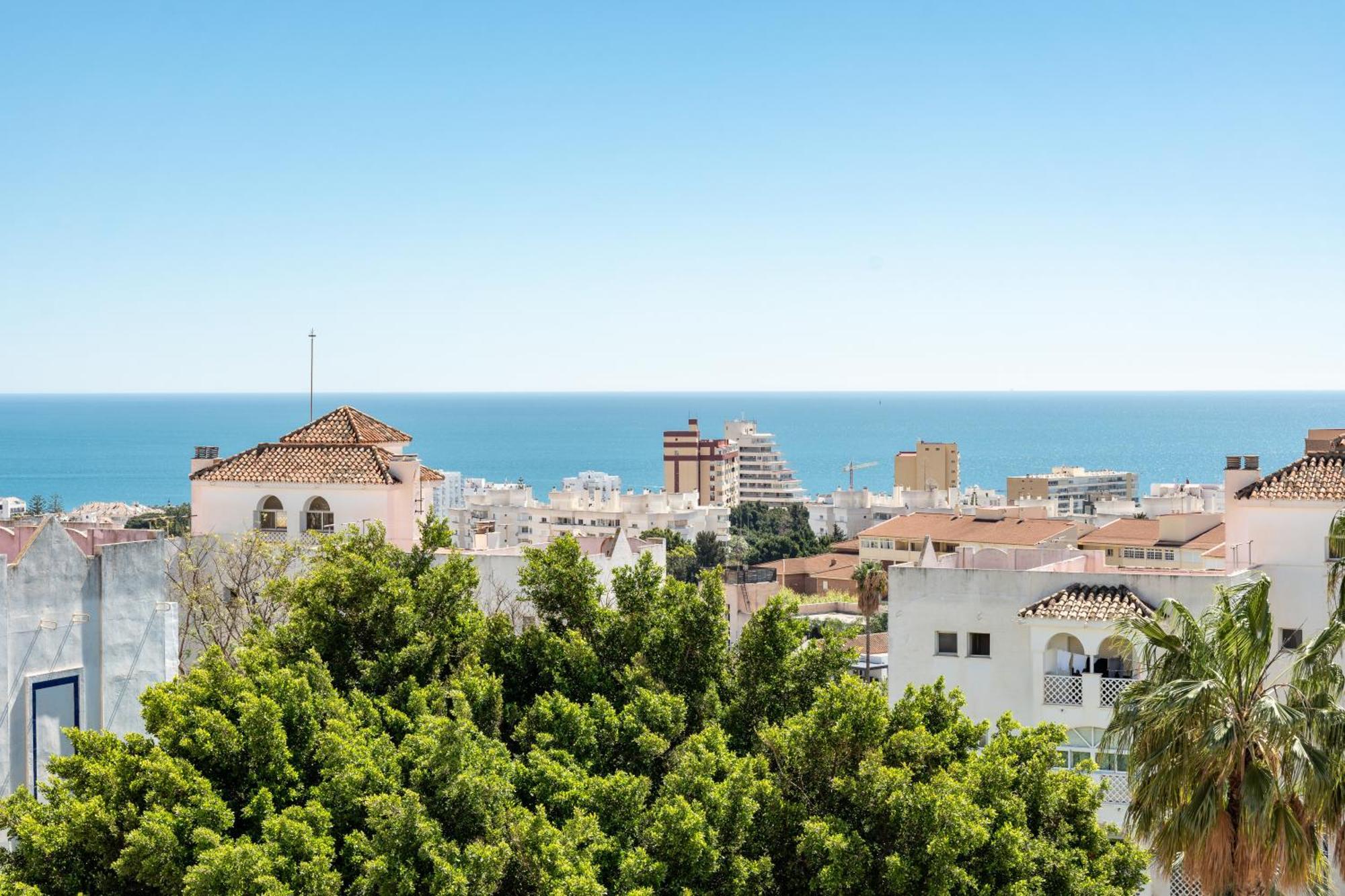 Bhost - Los Carmenes Benalmadena Bagian luar foto
